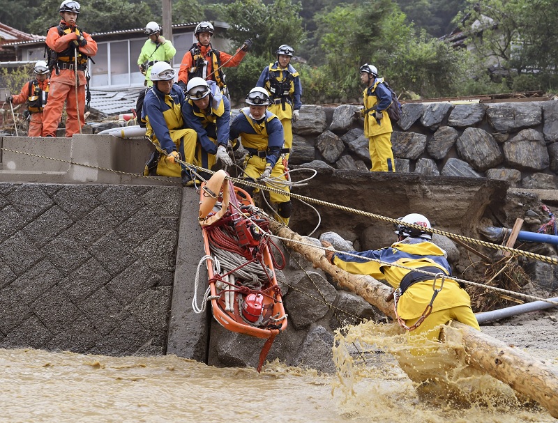 ПОПЛАВЕ У ЈАПАНУ: Страдало 18 људи, 27 нестало